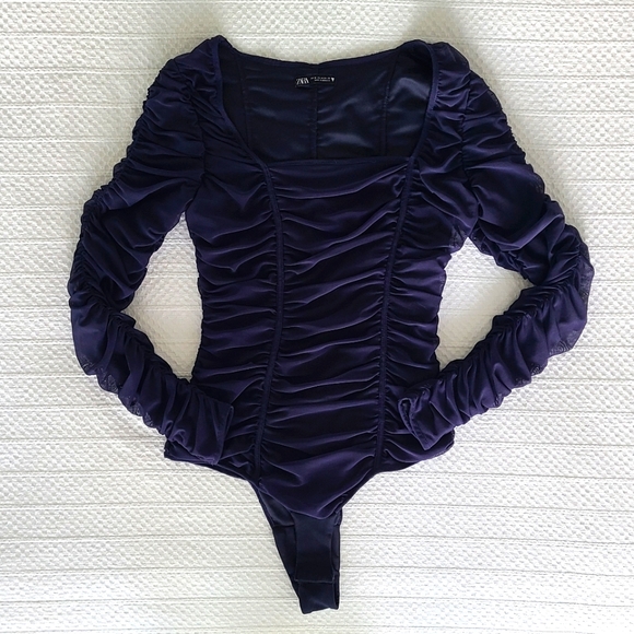 ✨️Any 3 for $15✨️ Zara Medium Navy Blue Ruched Bodysuit - Picture 3 of 12